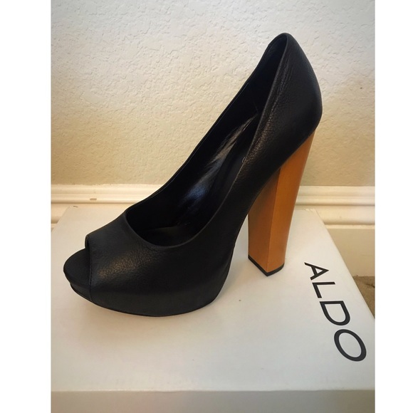 Open toe Platforms - Picture 2 of 5